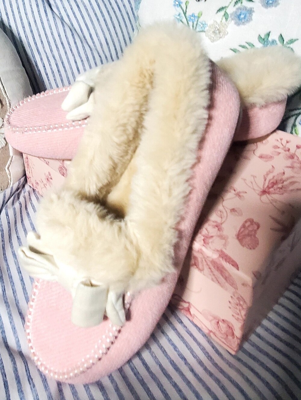 Ivy City Pink Slippers SZ 9 BRAND NEW